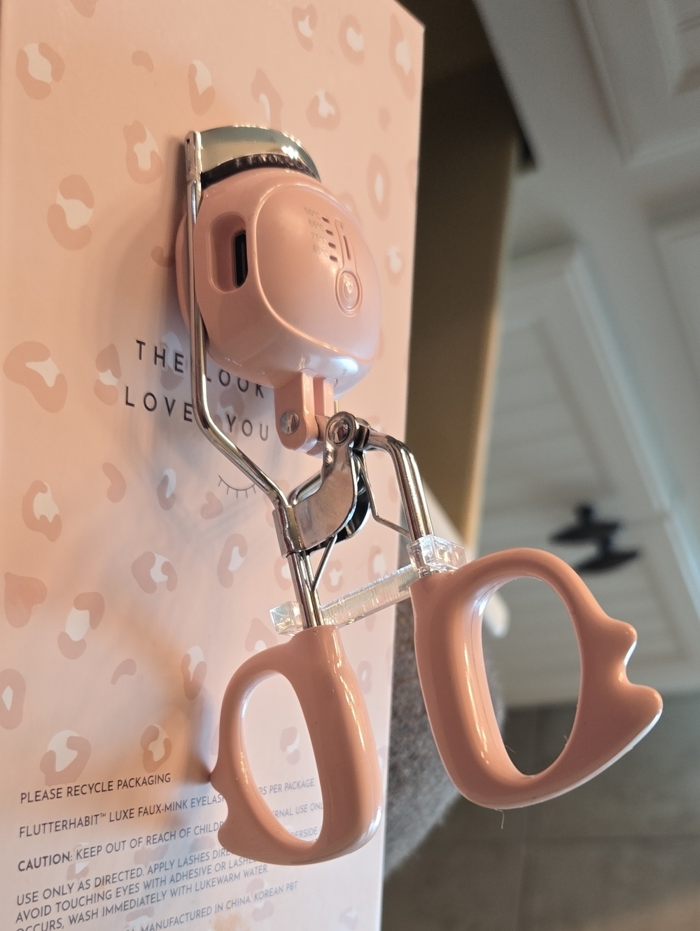 Pink Eyelash Curler - Professional Makeup Tool